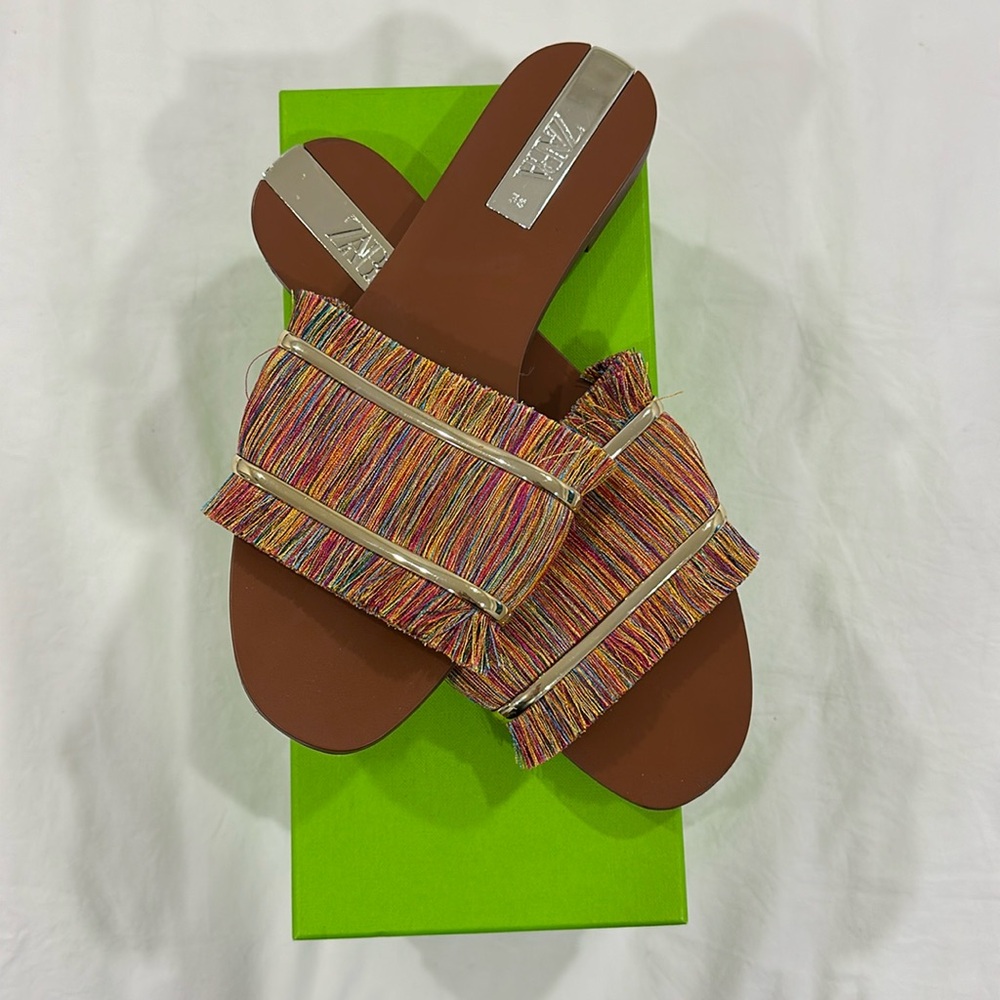 BRAND NEE ZARA FLATS